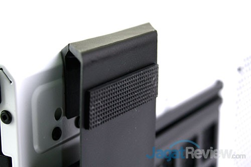 Hands-On Review Casing Corsair Graphite 760T: Produk Terbaru Line-Up Graphite 10 Pada bagian kaki casing ini diberikan karet agar kokoh dan tidak mudah tergelincir