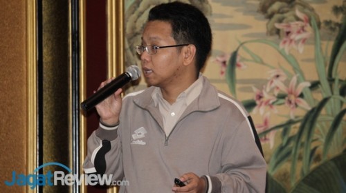 Fujitsu Perkenalkan Solusi IT untuk Peningkatan Layanan Bandara Indonesia 2 Bapak Gerry Soejatman ketika membawakan presentasi terkait kendala yang dialami bandara tanpa dukungan teknologi informasi yang baik.