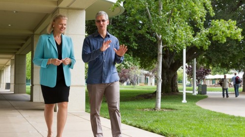 Apple dan IBM Hadirkan iPhone dan iPad Khusus Enterprise 2 apple-ibm-cook-rometty