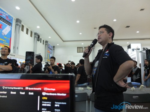 AOCT 2014 Yogyakarta: 12 Tim Lolos ke Babak Utama! 1 Alva mengumumkan tim mana saja yang lolos dari babak kualifikasi.