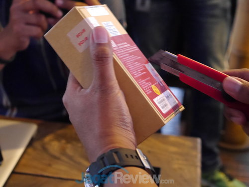Unboxing Xiaomi Redmi 1s Bareng Komunitas Indosat 6 Unboxing Xiaomi Redmi 1s Indosat (3)