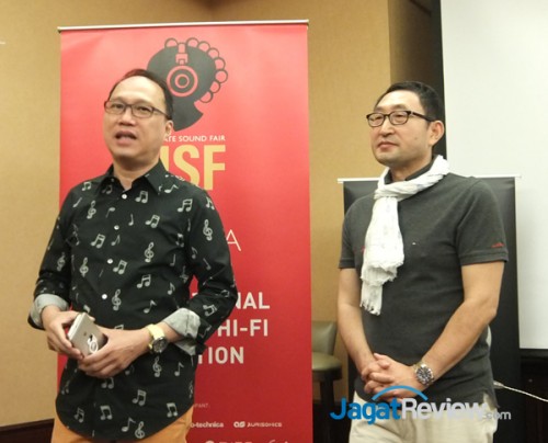 (Kiri-Kanan): Sugiono Wiyono Sugialam, Presiden Direktur Trikomsel dan Henry Park, CEO iriver