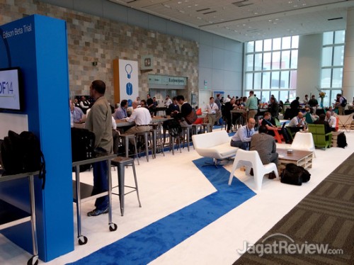 Edison, komputer mungil dari Intel, bisa dicoba kemampuannya di booth yang satu ini.