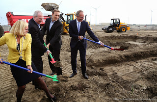 Google Akan Bangun Data Centre di Belanda 2 groundbreaking google
