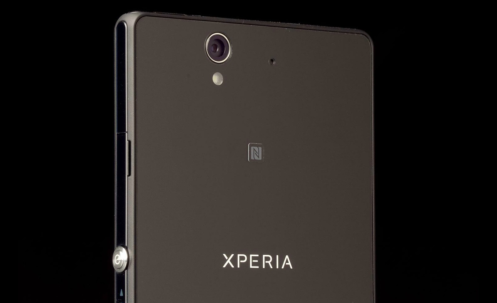 Sony Xperia Z review back left angle1