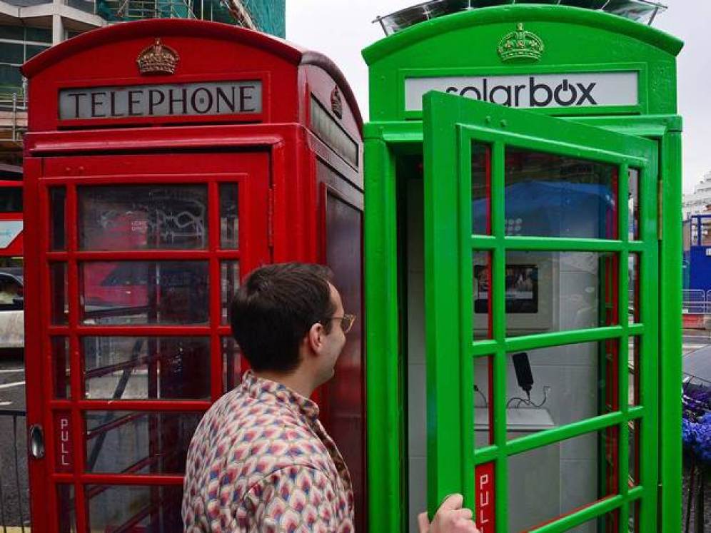 London Manfaatkan Kotak Telepon Umum Lama sebagai Solarbox Gratis 8 green phone box GET