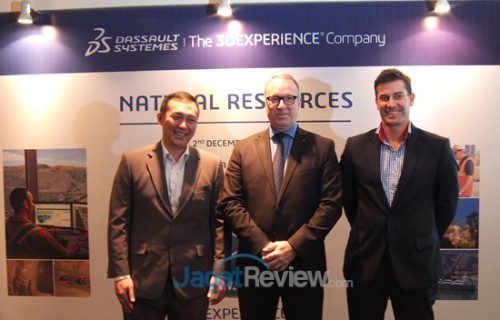 Kiri-Kanan: Fransiskus Nugroho, General Manager Dassault Systemes Indonesia; Sylvain Laurent, Executive Vice President & APAC Market & Global Business Transformation; Ben Farquharson, Vice President Dassault Systemes Australia