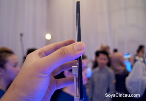 Smartphone Paling Tipis Dari Samsung Menampakan Diri 2 150108-samsung-galaxy-a7-malaysia-03
