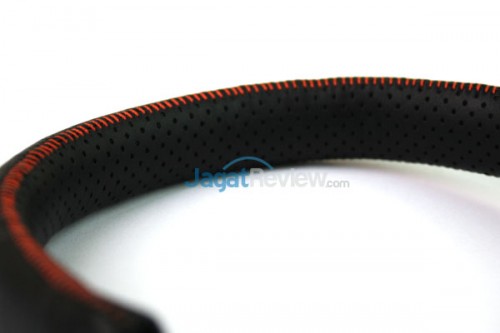 Headband dilapisi kulit dan busa 