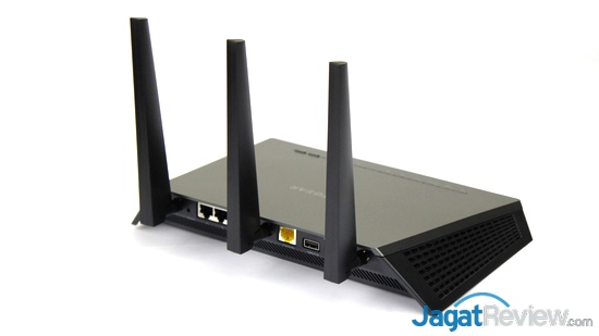 Review NetGear AC1900 Nighthawk: Router Kaya Fitur dengan Bentuk Menarik 41 NetGear R7000 12