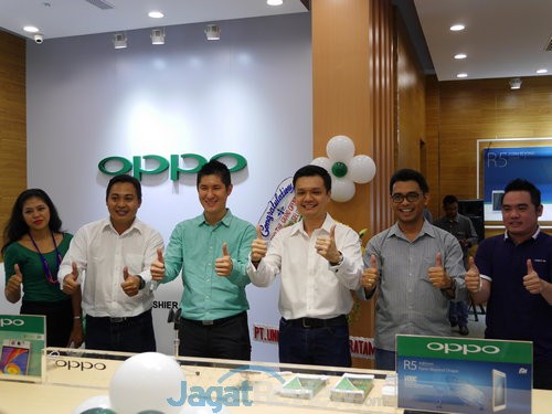 Oppo Store Mall Taman Anggrek Resmi Dibuka 1 Oppo Store Mall Taman Anggrek (7)