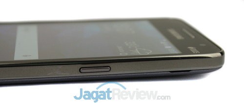 Review Galaxy Grand Prime: Smartphone Android Mainstream 64-bit Pertama Samsung 16 Di sisi sebelah kanan terdapat tombol power sekaligus lock/unlock
