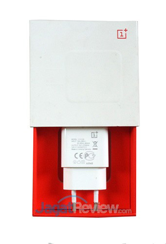 Unboxing OnePlus One: Smartphone OS CyanogenMod Akhirnya Datang! 4 Unboxing OnePlus One - Open Charger Box