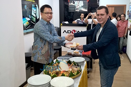 Advan 17th Experience Zone - Potong Tumpeng