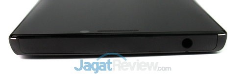 Review Lenovo Vibe Z2 Pro: Smartphone Android Kencang dengan Fitur Kamera Profesional 16 Bagian atas hanya diisi oleh slot audio jack 3.5mm