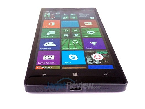 Nokia Lumia 930 - Sisi Bawah