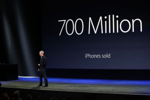 iphone sold 700m