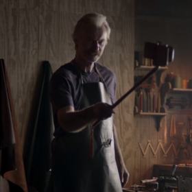 Motorola Luncurkan Tongkat Narsis 2 Motorola-intros-the-Moto-Selfie-Stick-wood-leather-and-a-touch-of-class