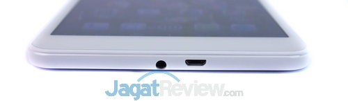 Bagian bawah ada slot microUSB dan audio jack 3.5mm
