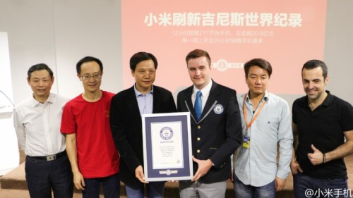 Xiaomi Masuk Ke Guiness Book of World Records 1 Xiaomi Guiness Book of World Records - penyerahan piagam