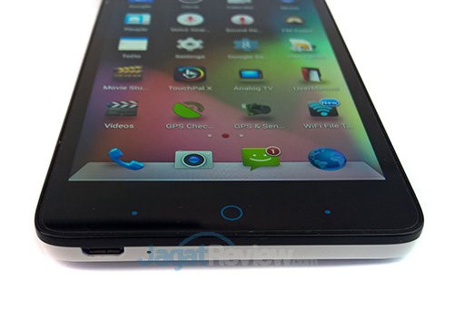 Review ZTE Blade V5: Smartphone TV Android Kencang Murah 13 ZTE Blade V5 - Bagian Bawah
