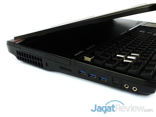 Review MSI GT80 2QE TITAN SLI: Kasta Tertinggi Notebook Gaming 2 msi gt80 2qe titan sli left side v2