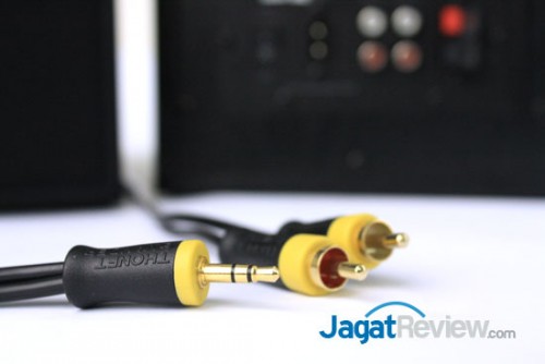 Review Thonet & Vander Kurbis: Speaker Bongsor nan Elegan dan Merdu 1 Kabel input Kurbis bernuansa elegan