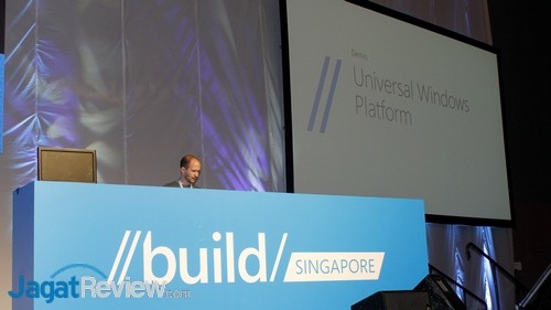 Microsoft Build Singapore 2015: Pengalaman Konsisten dari Windows 10 2 Wakil Microsoft mendemokan Universal Windows Platform