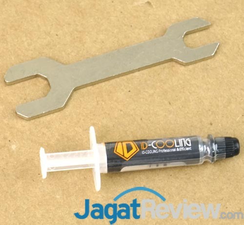 Sebuah kunci, dan Tube Thermal Paste ID-Cooling