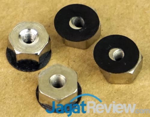 4 buah mur untuk mengencangkan Stud ke Motherboard