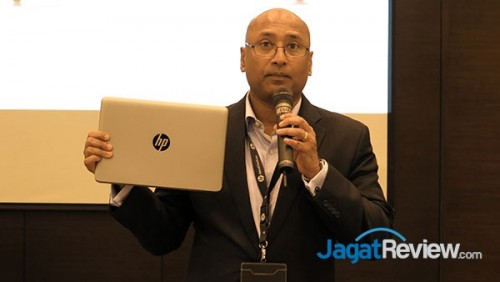 HP Dukung Mobilitas Bisnis dengan Beragam Solusi dan Produk Baru 3 President Director HP Indonesia, Subin Joseph dengan HP EliteBook 1020