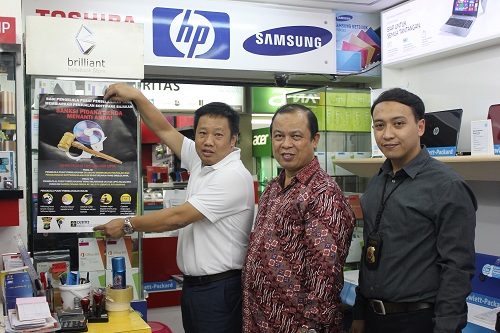 Direct Release: Biarkan Penjualan Produk Bajakan, Pengelola Pusat Perbelanjaan Dapat Didenda Hingga 100 Juta Rupiah 26 Sosialisasi UU Hak Cipta di Harco Mangga Dua 07