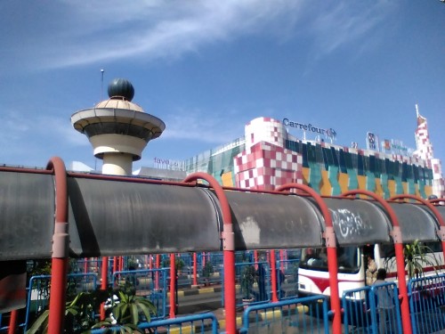 Review Xiaomi Redmi 2: Smartphone Android 4G MIUI 64Bit 4 Xiaomi Redmi 2 - Kamera Depan Outdoor