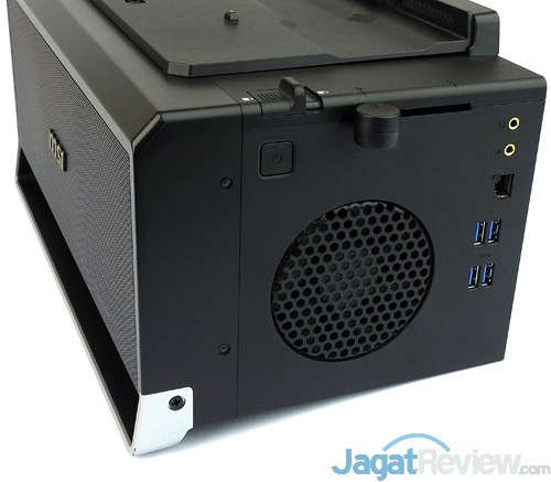 Review MSI GS30 2M Shadow: Notebook Tipis Bertenaga dengan Kinerja Gaming Kelas Desktop 3 msi gs30 2m shadow gaming dock ventilation & connectors
