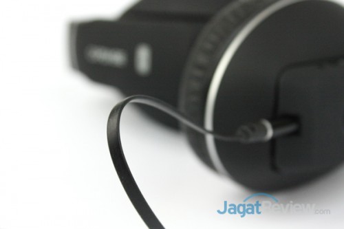 Kabel jack audio dibuat pipih supaya tidak mudah kusut