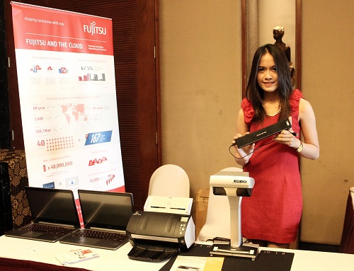 Direct Release: Teknologi Inovatif Fujitsu Siap Perkuat Infrastruktur TI guna Mendukung Percepatan Bisnis 29 A1 Semarang Model bersama produk produk andalan fujitsu untuk pasar Semarang