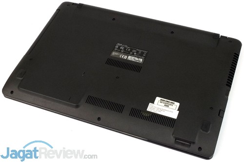 Review ASUS X550ZE: Dual Graphics Berpadu APU Kaveri Mobile Bertenaga 6 ASUS X550ZE-XX033D Bottom Side