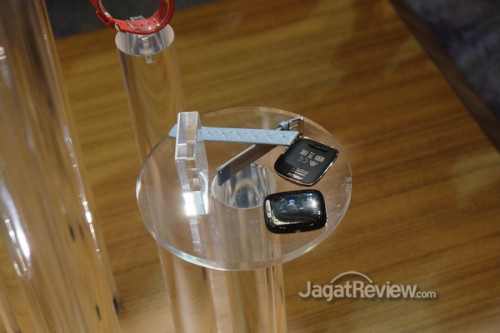 ASUS-ZenWatch2 (5)