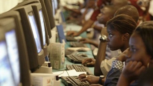 Kaum Miskin di Nigeria Hobi Akses Internet 1 Africans On The Web
