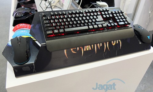 Computex 2015 Booth Raid: MicroPack 5 Computex 2015 Micropack Gaming Keyboard & Mouse 02