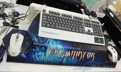 Computex 2015 Booth Raid: MicroPack 7 Computex 2015 Micropack Gaming Keyboard & Mouse 03