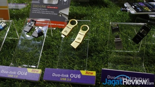 Tiga USB Flash Drive Duo-Link yang sebentar lagi akan hadir di Indonesia