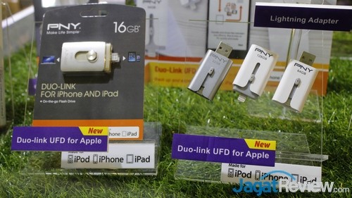 Flash disk khusus dengan konektor Lightning untuk pengguna iOS