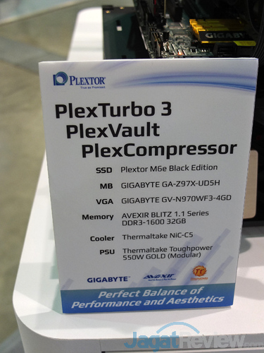 Computex 2015 Plextor M6e Black Edition Demo 02