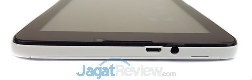 Review SpeedUp Pad Pop: Tablet Android 3G KitKat Murah 11 Bagian atas atas slot microUSB dan audio jack 3.5mm