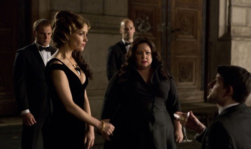 Weekend Box Office: Film DF-10916_R_CROP - Melissa McCarthy infiltrates an arms dealing ring led by Rose Byrne (left).