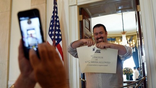AP_white_house_social_jef_150701_16x9_992