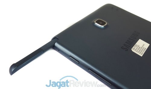 Review Tablet Android Samsung Galaxy Tab A 8.0 LTE 15 S Pen Stylus tersembunyi di bagian atas tablet