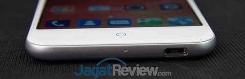 Bagian bawah hanya diisi slot microUSB