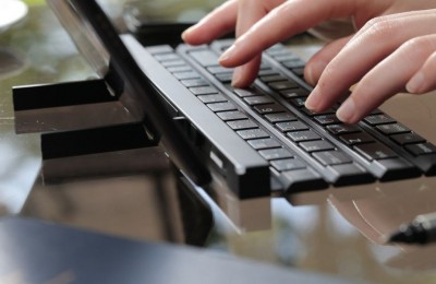 LG Rilis Keyboard Praktis yang Dapat Digulung 3 LG Stick 2